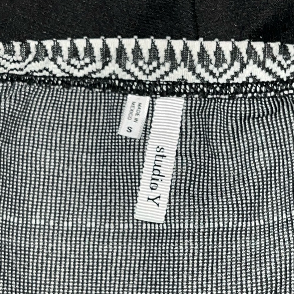 StudioY Pattern top - Picture 3 of 3